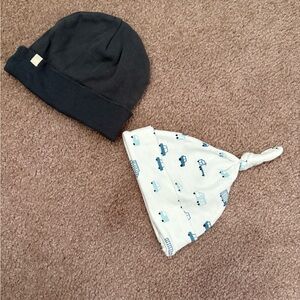 Cozy Black and Cream Car Print Beanie Set